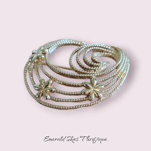 Vintage monet floral brooch‎